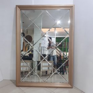 Beveled Mirror Frame MG 065038
