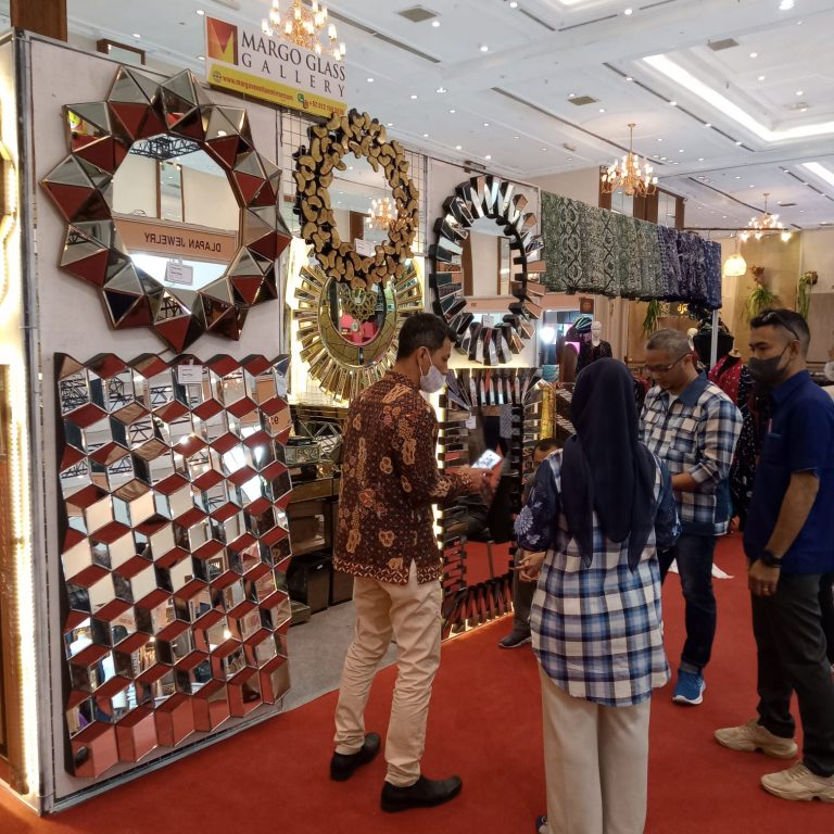 Manufacturer and exporter of mirrors Indonesia